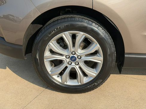 Used 2019 Ford Edge Titanium FWD image 8