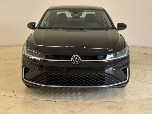 Used 2025 Volkswagen Jetta SE FWD image 6