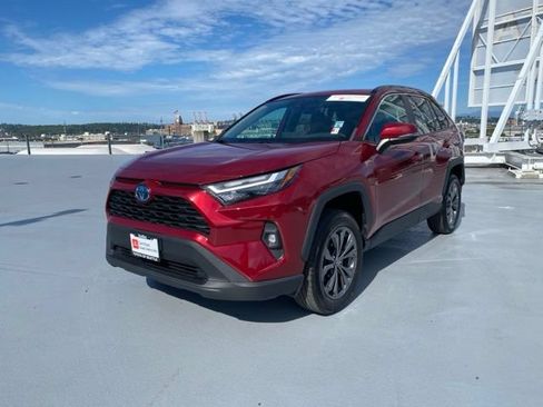 Certified 2022 Toyota RAV4 XLE Premium AWD/4WD image 7