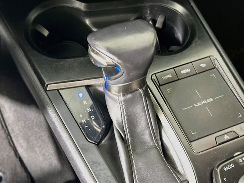Used 2019 Lexus UX 200 w/ Premium Package FWD image 25