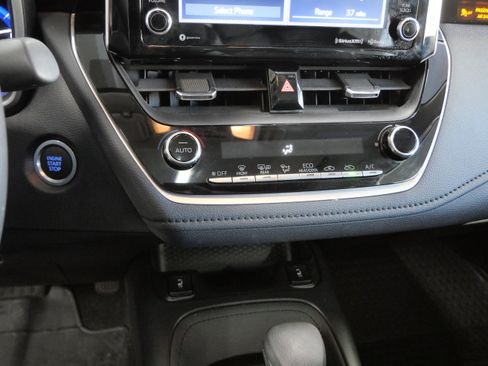 Certified 2020 Toyota Corolla XLE image 24