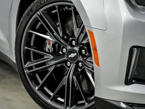 Used 2018 Chevrolet Camaro ZL1 RWD image 4