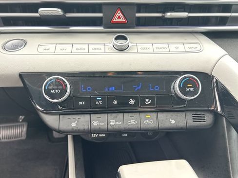 Used 2025 Hyundai Elantra Limited FWD image 25