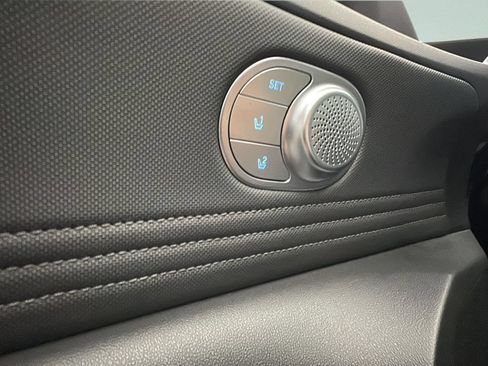 Certified 2025 Hyundai Elantra Limited FWD image 21
