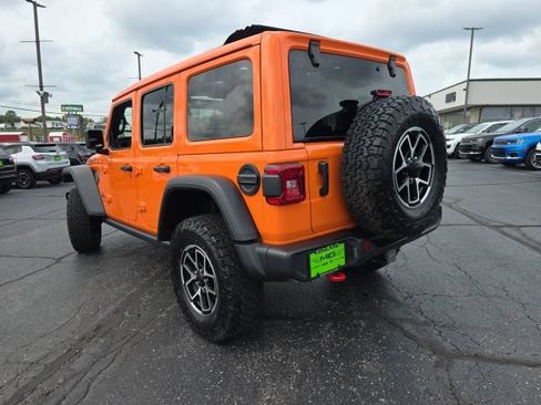 Used 2025 Jeep Wrangler Unlimited Rubicon w/ Convenience Group AWD/4WD image 5