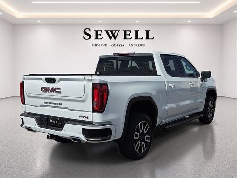 Used 2023 GMC Sierra 1500 AT4 w/ AT4 Premium Package AWD/4WD image 4