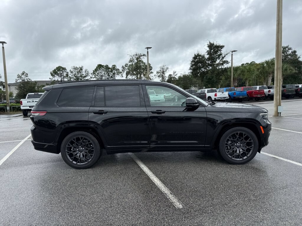 Used 2025 Jeep Grand Cherokee L Summit w/ Obsidian Package AWD/4WD image 2