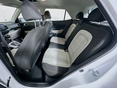 Used 2025 Hyundai Venue SEL FWD image 26