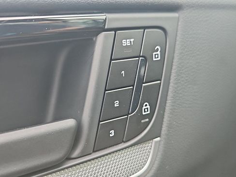 Used 2024 Porsche Cayenne image 17