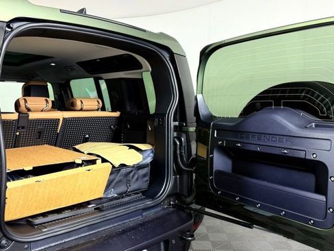 New 2026 Land Rover Defender 110 X-Dynamic SE image 18