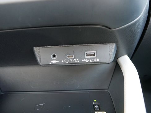 Used 2025 Subaru Forester Premium image 32