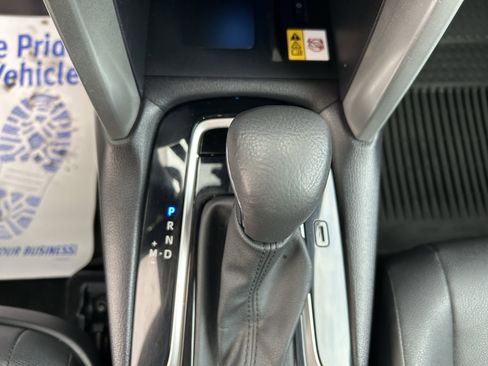 Certified 2022 Toyota Corolla Cross XLE image 31