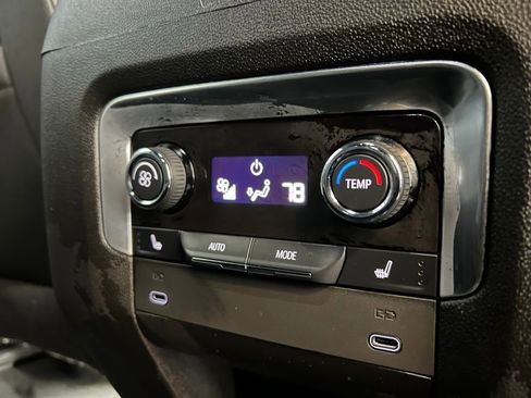 Used 2025 Chevrolet Tahoe Z71 w/ Comfort Package image 17