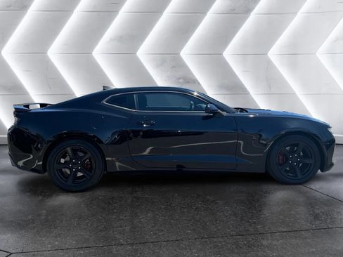 Used 2017 Chevrolet Camaro LT RWD image 6