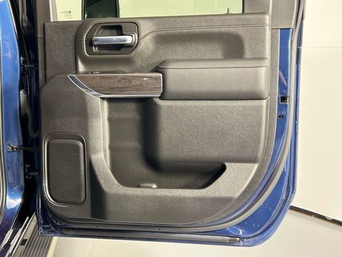 Used 2022 Chevrolet Silverado 2500 LTZ w/ LTZ Premium Package image 12