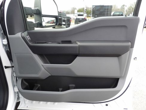 Used 2024 Ford F550 2WD Crew Cab Super Duty image 38