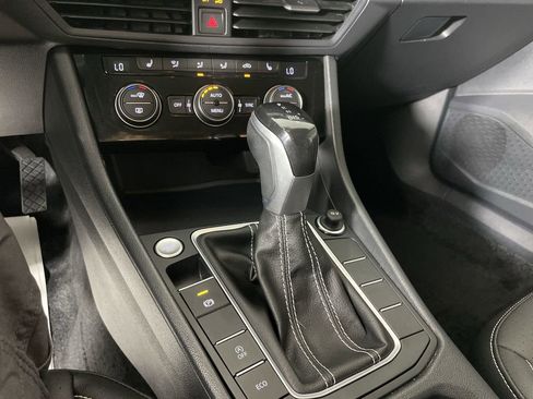 Used 2024 Volkswagen Jetta SE w/ Panoramic Sunroof Package FWD image 15