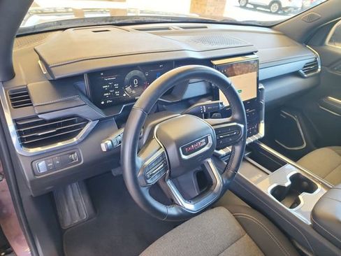 Used 2025 GMC Acadia Elevation image 10