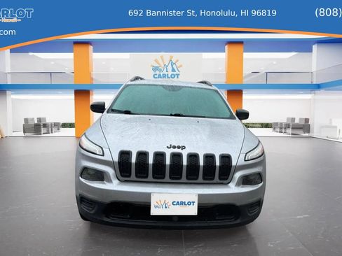 Used 2017 Jeep Cherokee Sport FWD image 9