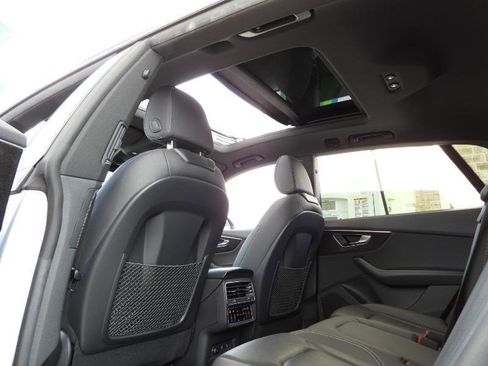 Used 2021 Audi Q8 Prestige image 47