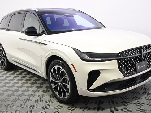 New 2026 Lincoln Nautilus Reserve image 8