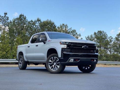 Used 2021 Chevrolet Silverado 1500 LT Trail Boss w/ Convenience Package II image 2