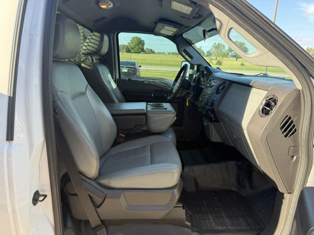 Used 2014 Ford F550 2WD Regular Cab Super Duty image 9