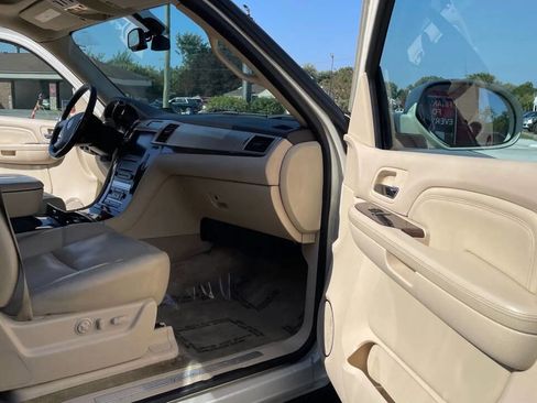 Used 2007 Cadillac Escalade AWD w/ Information Package image 15