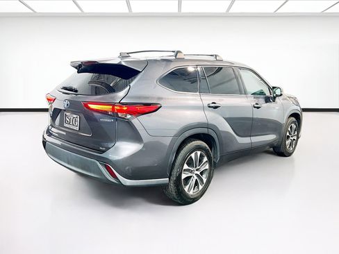 Used 2020 Toyota Highlander XLE image 4