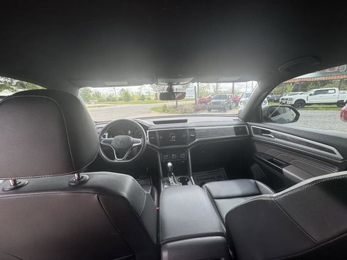 Used 2021 Volkswagen Atlas Cross Sport SE image 11