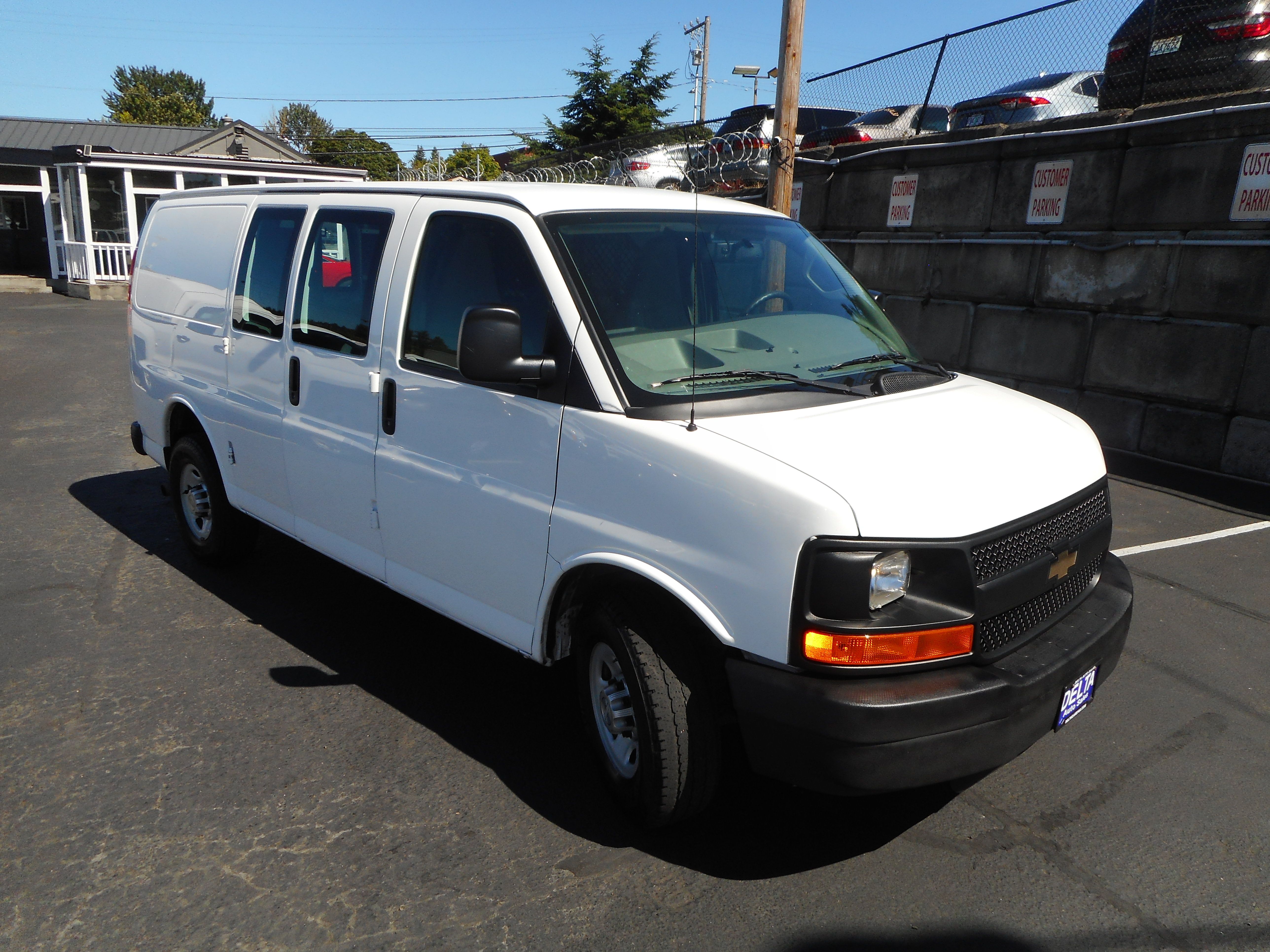 Used 2016 Chevrolet Express 2500 RWD image 5
