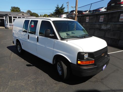 Used 2016 Chevrolet Express 2500 RWD image 5