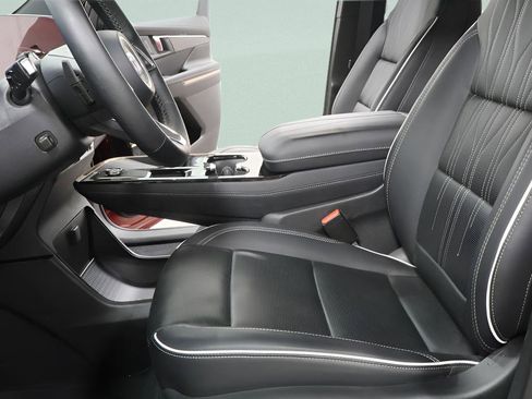 Used 2025 Buick Enclave Avenir w/ Super Cruise Package image 22