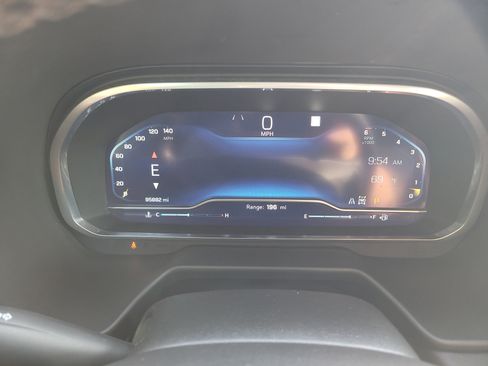 Used 2023 Chevrolet Suburban Premier image 33