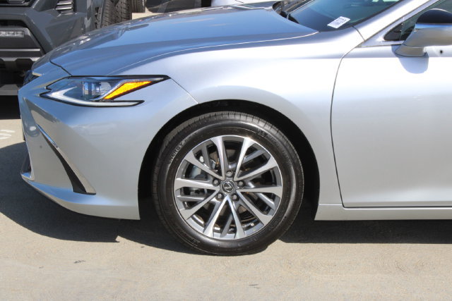 Certified 2025 Lexus ES 350 w/ Accessory Package (Z2) FWD image 4