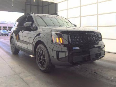 Used 2025 Kia Telluride AWD image 3