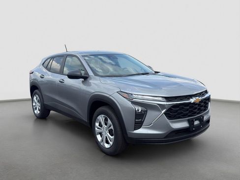 New 2026 Chevrolet Trax LS w/ Driver Confidence Package FWD image 8