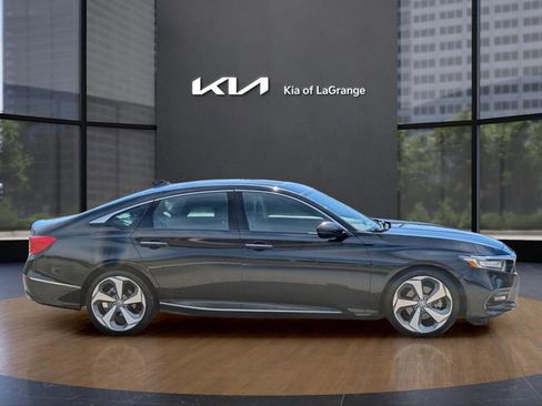 Used 2018 Honda Accord Touring image 7