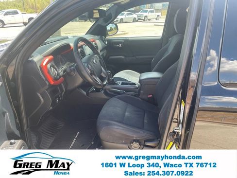 Used 2016 Toyota Tacoma TRD Sport w/ Towing Package RWD image 12