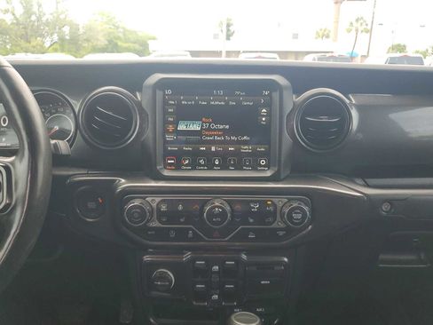 Used 2023 Jeep Gladiator Sport AWD/4WD image 12