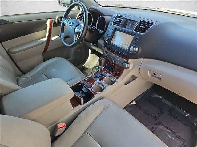 Used 2012 Toyota Highlander Limited w/ Tow Pkg FWD image 29