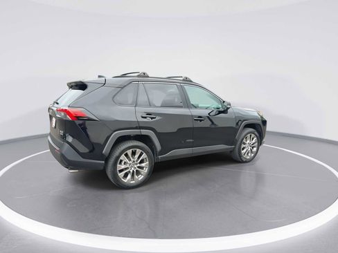 Used 2019 Toyota RAV4 XLE Premium w/ Cold Weather Package AWD/4WD image 8