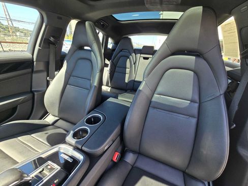 Used 2023 Porsche Panamera RWD image 21