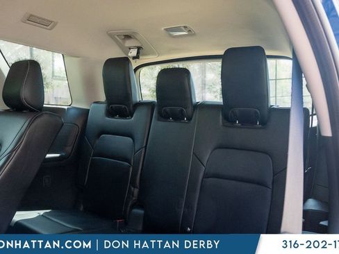 Used 2023 Nissan Pathfinder SL AWD/4WD image 19