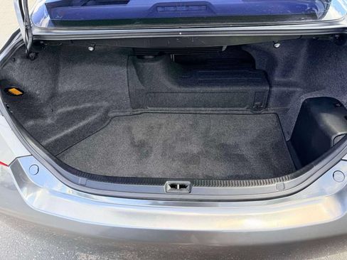 Used 2010 Toyota Camry Hybrid FWD image 18