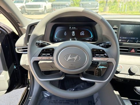 New 2026 Hyundai Elantra SE FWD image 11