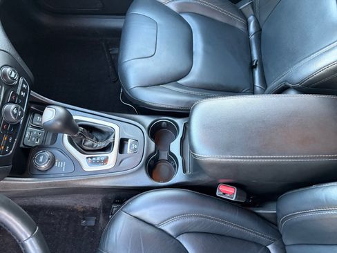 Used 2017 Jeep Cherokee Limited AWD/4WD image 16