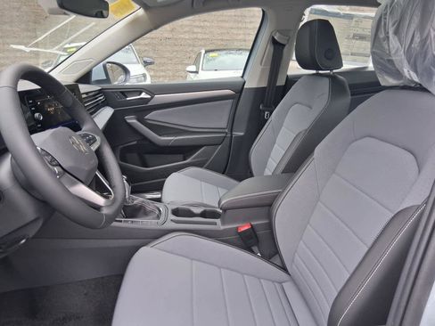 New 2026 Volkswagen Jetta SE FWD image 21