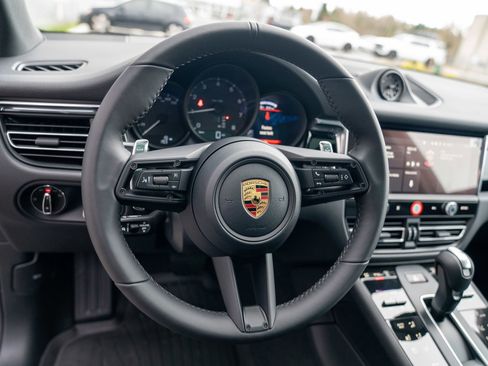 New 2026 Porsche Macan image 14