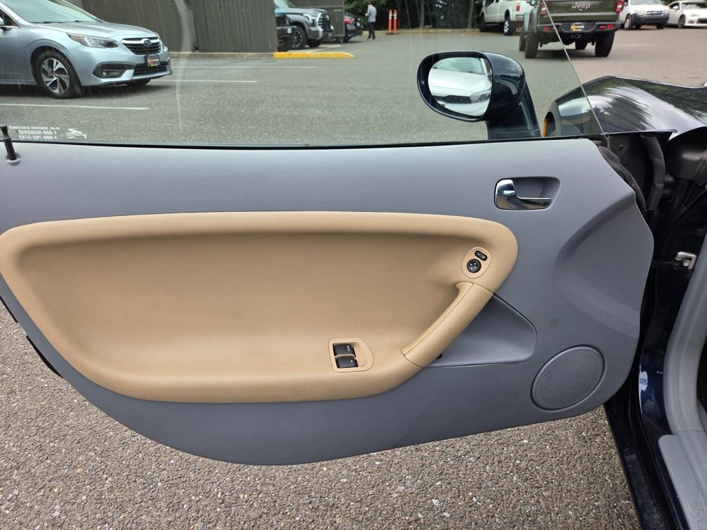 Used 2006 Pontiac Solstice Convertible w/ Premium Package RWD image 9